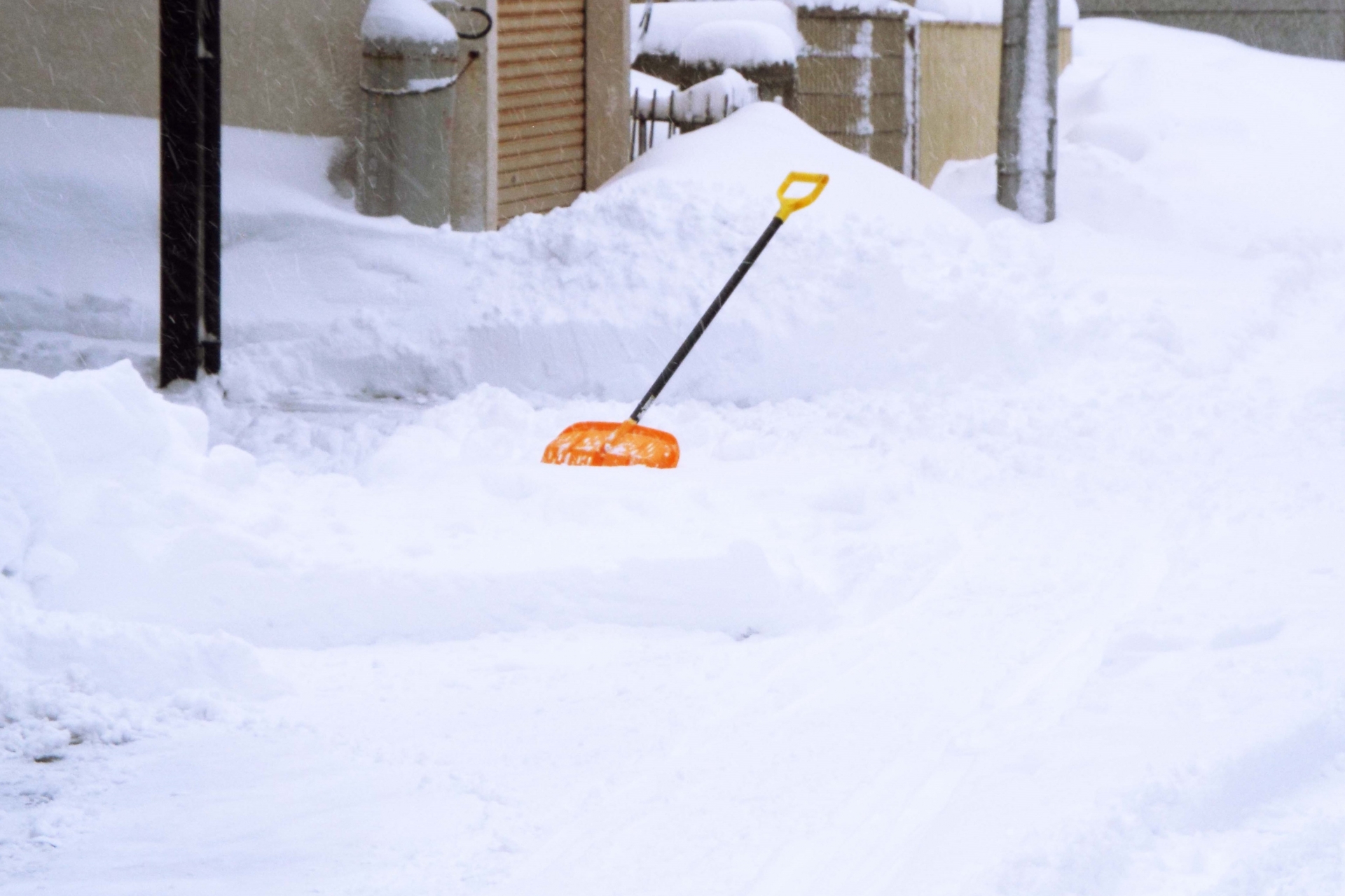 雪かきスコップ
